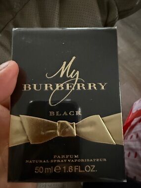 Burberry Black & Gold Parfum Box